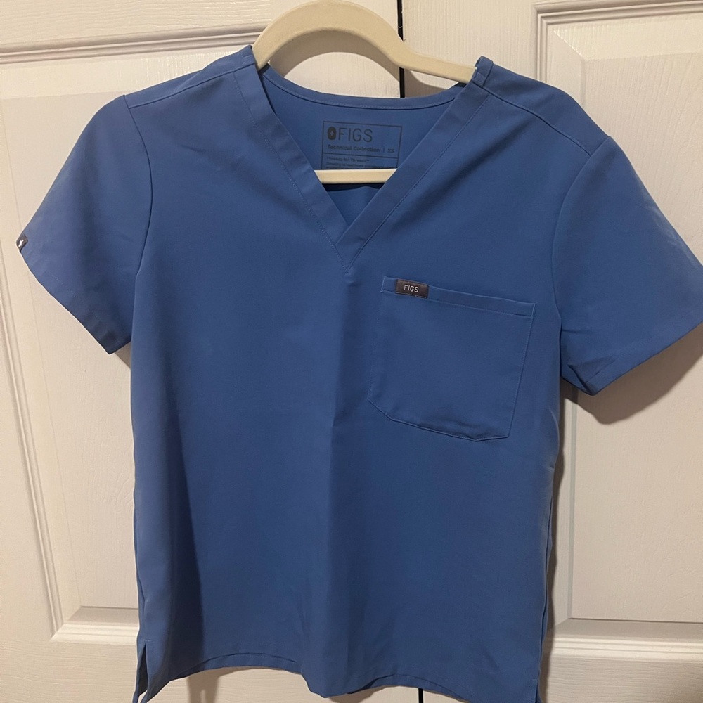 Figs Catarina One Picket Scrub top in Ceil Blue